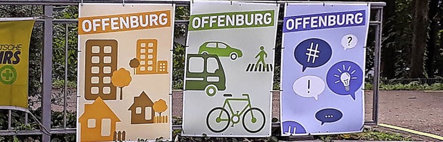 Aller guten Dinge sind drei: Plakate am Stadtbuckel  | Foto: Seller