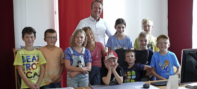 Im Rahmen des Ferienprogramms haben Ki...ms Brgermeister Pascal Weber besucht.  | Foto: Gemeinde