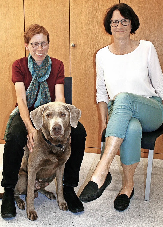 Oberstudiendirektorin Claudia Tatsch (...um Schulalltag dazu zhlt Hund Helgi.   | Foto: Marlies Jung-Knoblich