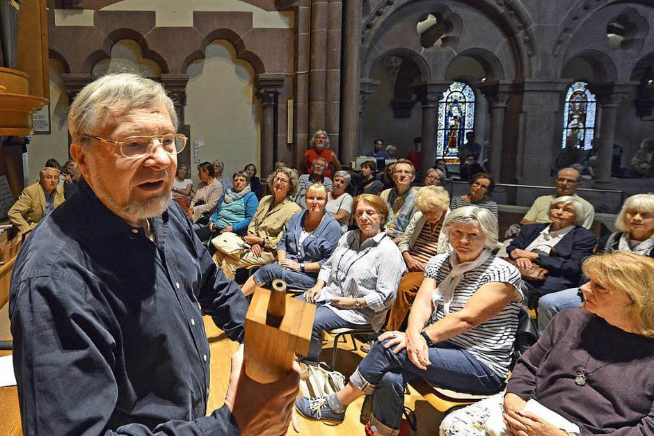 Organist Bernhard Marx stellte die eindrucksvolle Metzler-Orgel in der Johanniskirche vor. (Foto: Michael Bamberger) Organist Bernhard Marx stellte die eindrucksvolle Metzler-Orgel in der Johanniskirche vor. (Foto: Michael Bamberger)