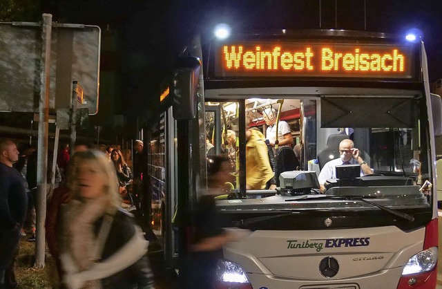 11000 Besucher nutzten in diesem Jahr die Buslinien zum Breisacher Weindorf.   | Foto: Patrik Kerber