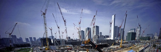 Die Bauarbeiten fr die Sommerspiele 2020 sind in vollem Gange.   | Foto: AFP