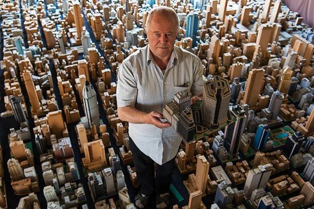 Rentner arbeitet seit 65 Jahren an Modellstadt aus Pappe