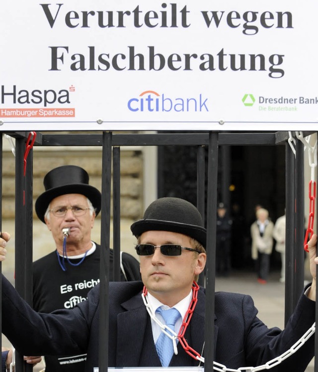 Proteste von Lehman-Opfern 2009 in Hamburg  | Foto:  dpa