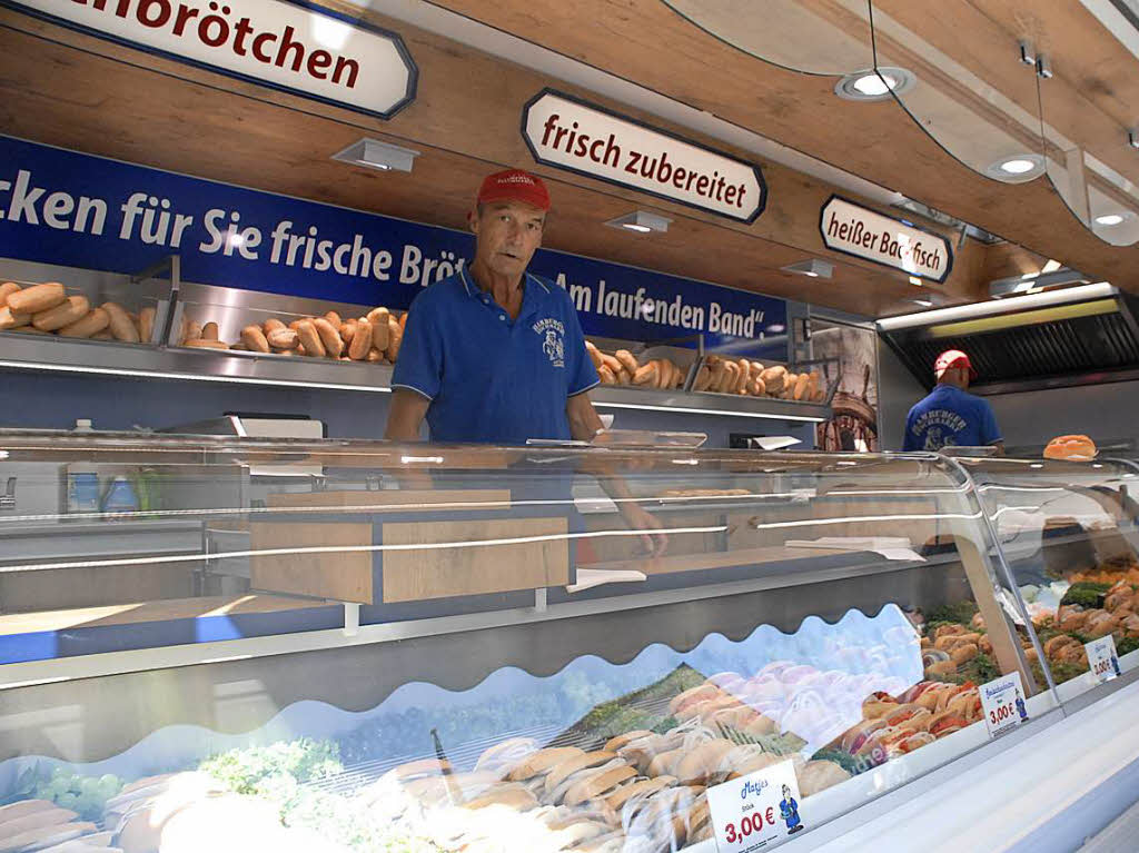 Nudeln, Fleisch, Kse, Kekse und natrlich Fischbrtchen – beim Hamburger Fischmarkt bleiben keine Wnsche offen.