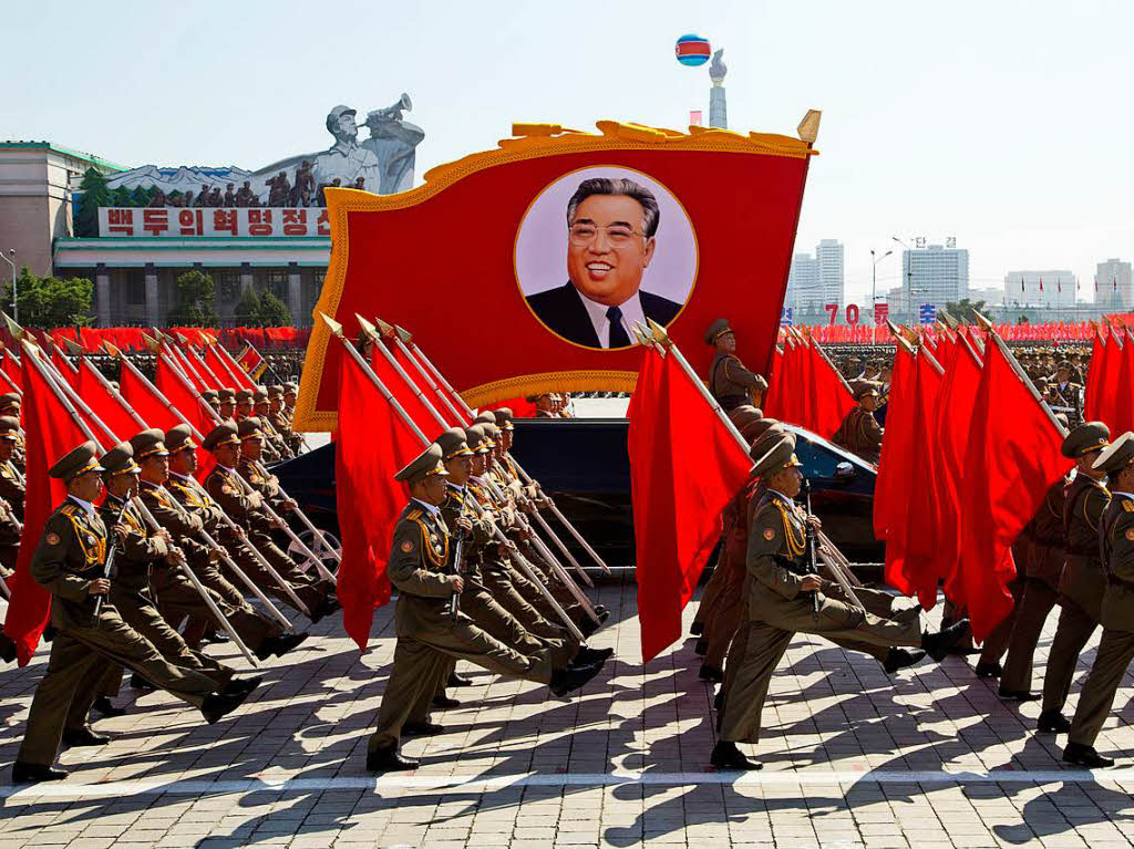 Groe Militrparade in Nordkorea zum 70. Grndungstag