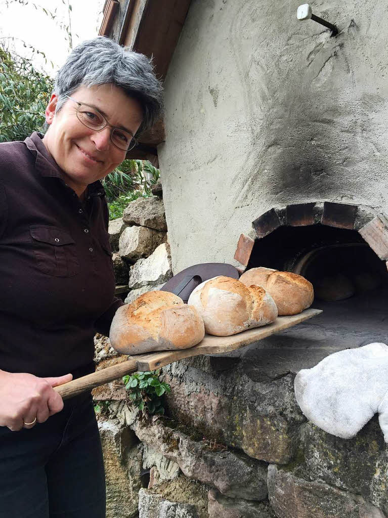 Susanne Schmidhauser: Im Holzofen gebackene Brote, einfach herrlich.