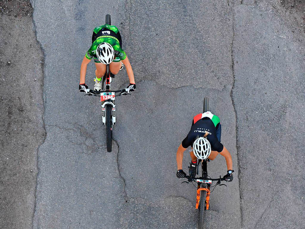 Kurbelarbeit: 2292 Bergaufradler erlebten beim Schwarzwald-Bike-Marathon einen Traumsonntag. Rund um Furtwangen galt es je nach Leidensfhigkeit 120 oder 90 sowie 60 und 42 Kilometer lange Strecken zu bewltigen.