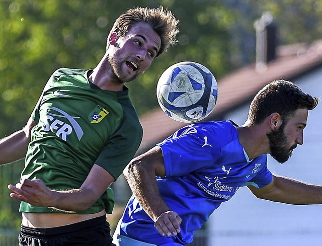 &#8222;Das war teilweise vogelwild&#82...el (links) gegen Labinot Halili (VfB)   | Foto: Gerd Grndl