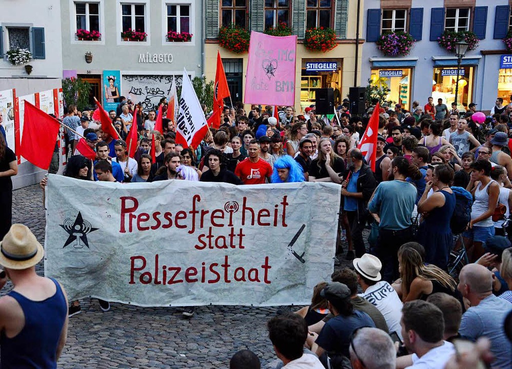 Auf das Verbot folgten Demonstrationen...unter anderem im autonomen Zentrum KTS  | Foto: Rita Eggstein