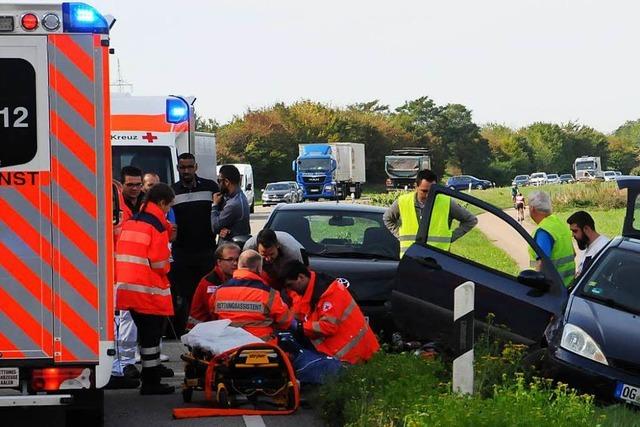 Beifahrerin schwer verletzt