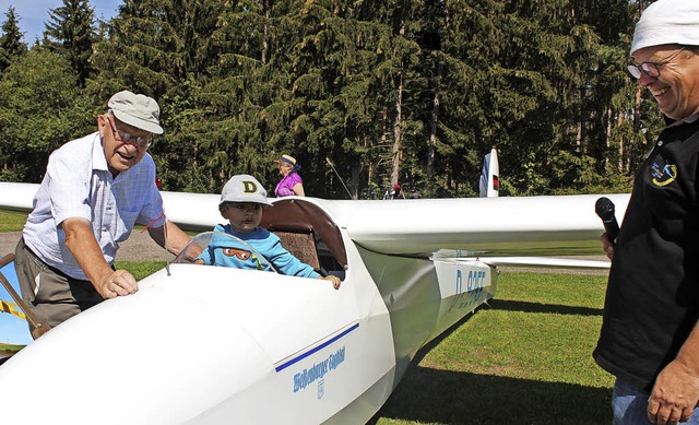 Einmal Pilot sein: Vereinsvorsitzender...noch mehr Spa in der Luft ermglicht.  | Foto: Christa Maier