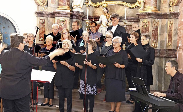Der se-Chor gestaltete den Jubilumsgottesdienst am Sonntag mit.   | Foto: Herbert Birkle