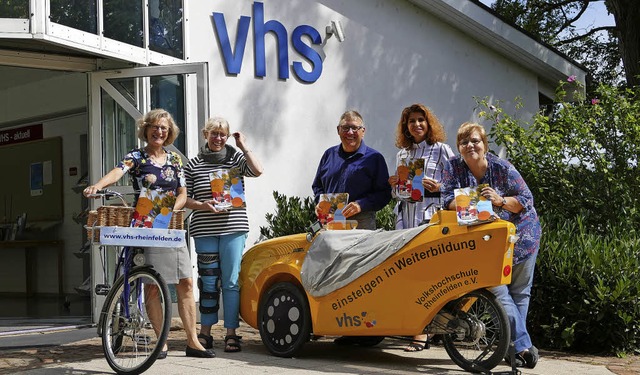 Am Fahrrad steht Leiterin Gaby Dolabji...h-Gulde, Zarife Yolcu und Lisa Gerwig   | Foto: Ralf H. Dorweiler