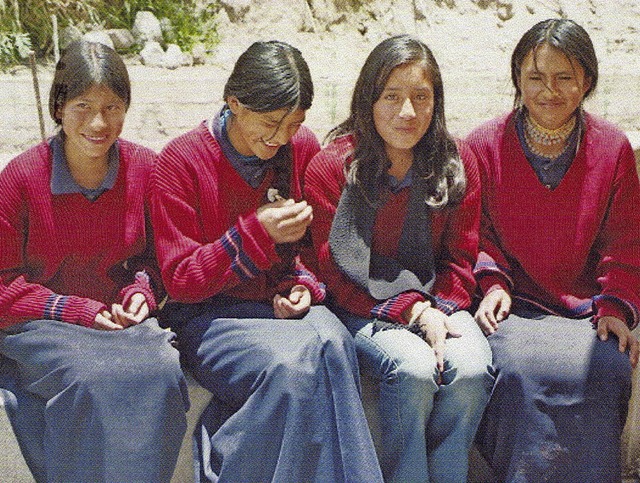 Schlerinnen der Adolfo-Kolping-Schule in Riobamba   | Foto: Schule