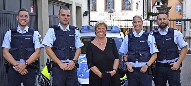 Sabine Wlfle (Mitte) begleitete eine Nachtschicht der Polizei Waldkirch.   | Foto: ZVG