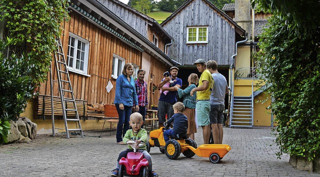 Der Generationenwechsel ist gelungen -...ilien leben auch in der Gemeinschaft.   | Foto: G. Hennicke