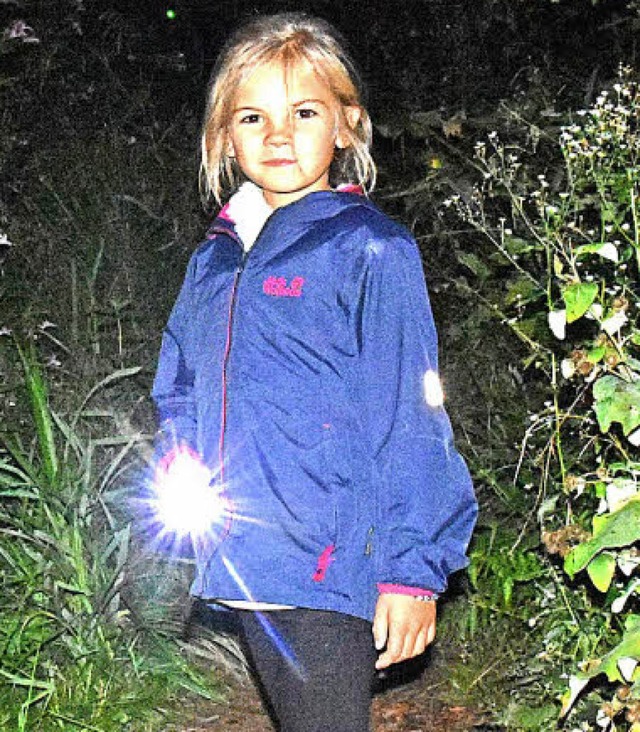 Die siebenjhrige Marie ist mit ihrer Taschenlampe gut gerstet.  | Foto: Andrea Steinhart