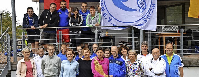 Vorsitzender Andy Appruzese (vorne, Vi...landturnier ein groes Teilnehmerfeld.  | Foto: Tennisclub Sthlingen