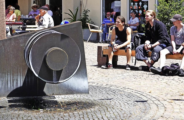 Die SPD-Fraktion fordert eine deutlich...eit am Brunnen auf dem Cornimontplatz.  | Foto: Hans-Jrgen Hege