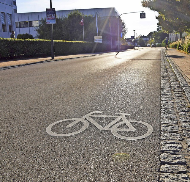 Die Hauptstrae in Maulburg wird wohl ...richtigen Radweg mit Streifen bleiben.  | Foto: Stefan Ammann