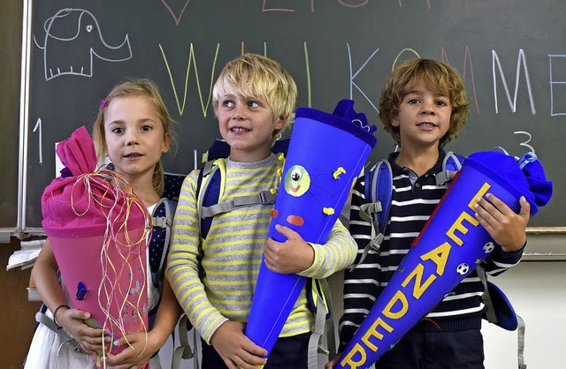 Der erste Schultag: Marie, Max und Lea...jetzt  in die 1c der Schnbergschule.   | Foto: thomas kunz