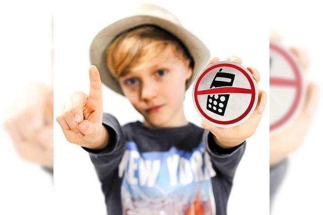 Pro & Contra: Sollten im Unterricht Handys verboten werden?