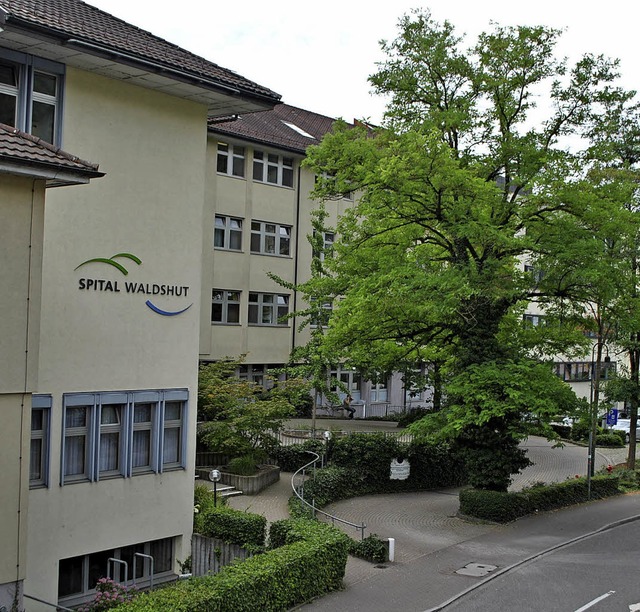 Das Spital in Waldshut steht in der Kr... vollen Dreibettzimmer verlegt wurde.   | Foto: Juliane Schlichter