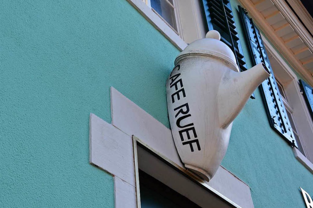 Das Café Ruef in der Kartäuserstraße h...ge Tradition im Freiburger Nachtleben.  | Foto: Jana Luck