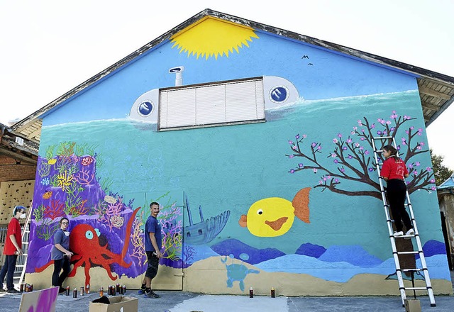 Meerestiere, ein U-Boot und ein Kirsch...tsteht ein buntes Graffiti-Kunstwerk.   | Foto: Wolfgang Knstle