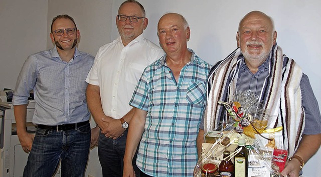Bernd Hrenz und Jrgen Zuckschwert hi...ger Klaus-Michael Effert (von links).   | Foto: Frey