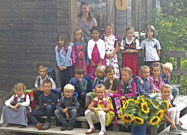 Ihre erste Schulstunde im eigenen klei...rberg bei Klassenlehrerin Enik Juhsz  | Foto: Karin Stckl-Steinebrunner