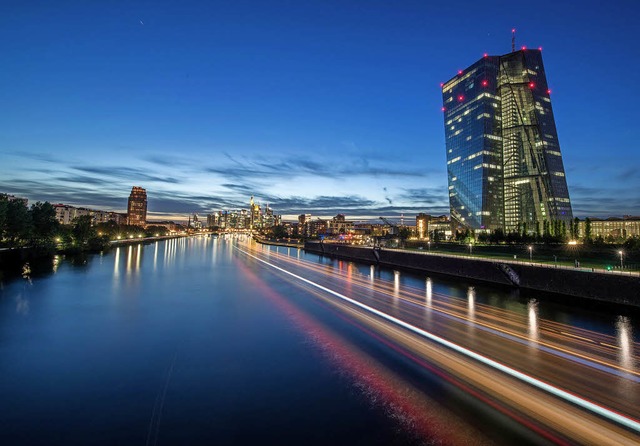 Bleibt auf Kurs &#8211; die Europische Zentralbank in Frankfurt.  | Foto: dpa