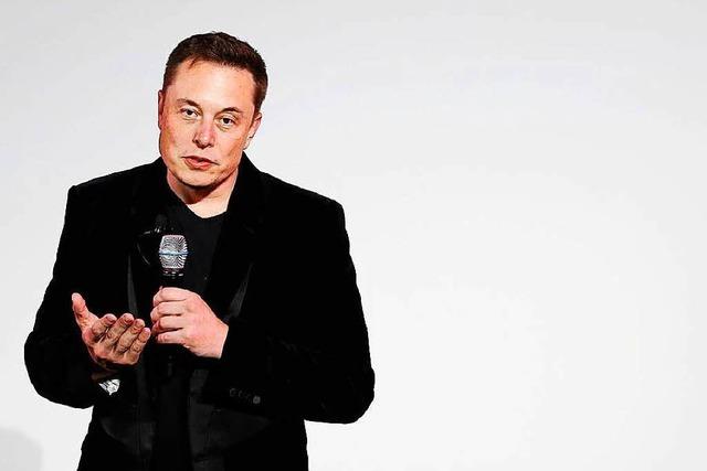 Elon Musk raucht Gras vor der Kamera