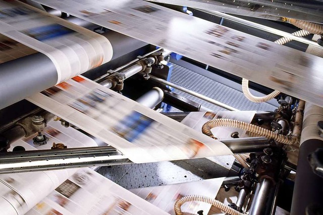 Ziemlich schnell: Papierbahnen in der Druckmaschine  | Foto: KBA