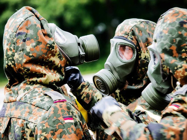 Bundeswehrsoldaten tragen Atemschutzmasken.    | Foto: Bundeswehr
