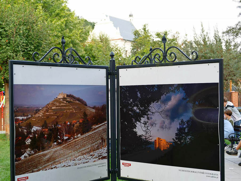 Stndige Freiluft-Ausstellung mit Fotos aus einem Projekt mit vergleichenden Ansichten aus Staufen und Kazimierz Dolny