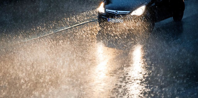 Starkregenereignisse  (Symbolbild) gab...ige in der Region um den Kaiserstuhl.   | Foto: dpa