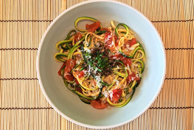 Eine echte Alternative zur Teignudel: Spaghetti aus Zucchini.  | Foto: Hans-Albert Stechl