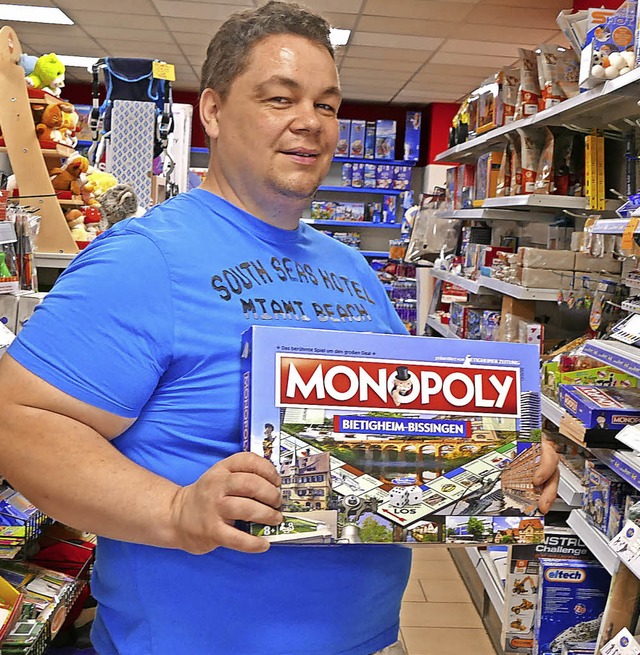 Ingo Adlberger mit einer Monopoly-Spez...den bekommt auch eine eigene Ausgabe.   | Foto: Ralf  Dorweiler