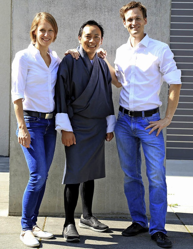 Gasey Lhendup mit seinen Reisepartnern...bern Christina Bauer und Fabian Herzog  | Foto: Privat