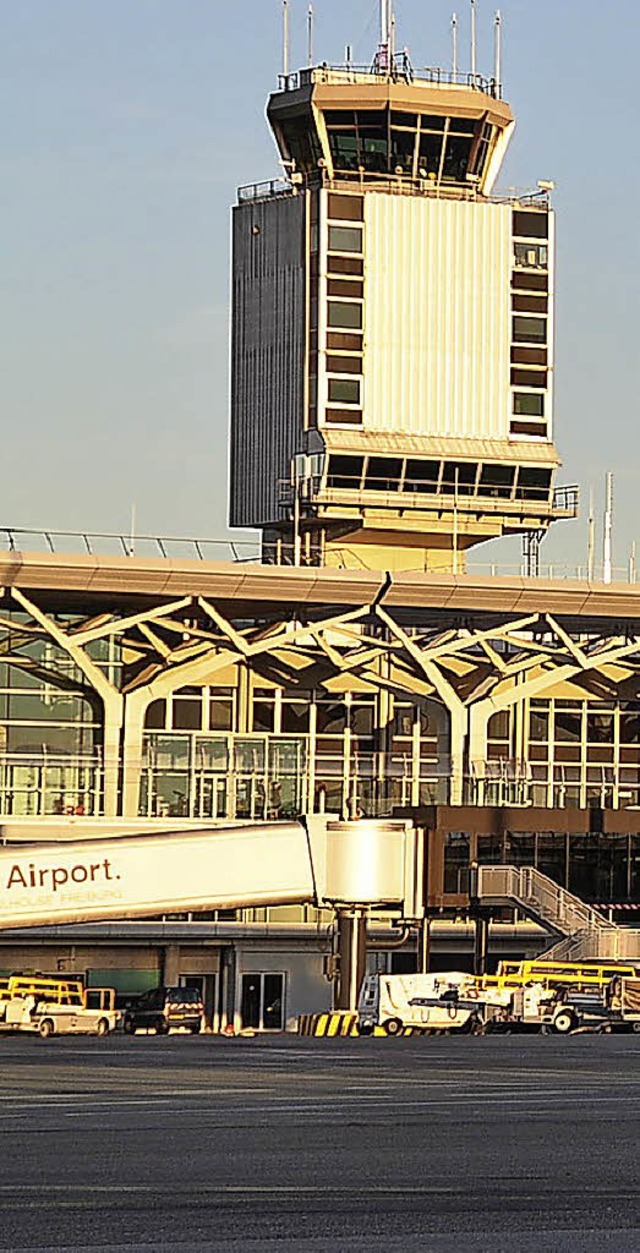 Kontrollturm des Euro-Airport Basel: G...nug Kapazitten fr Langstreckenflge?  | Foto:  Mahro