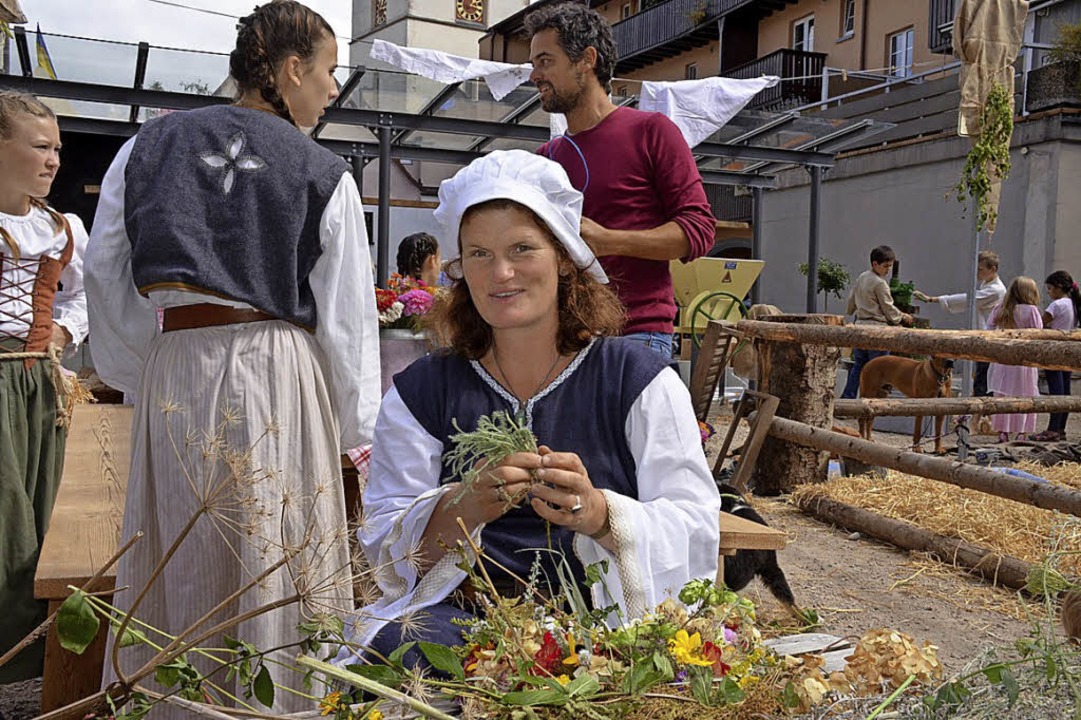 Auch ein mittelalterlicher Bauernmarkt gehört dazu.  | Foto: Gabriele Hennicke