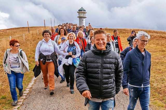 Eine Mischung aus Volkswanderung und P... beim Spaziergang am Feldberg voraus.   | Foto: privat