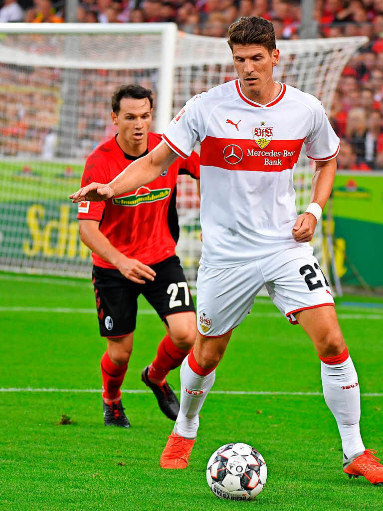 Mario Gomez stand ebenfalls im Blickpunkt: Der Stuttgarter Strmer erzielte zwei von drei Treffern der Schwaben.