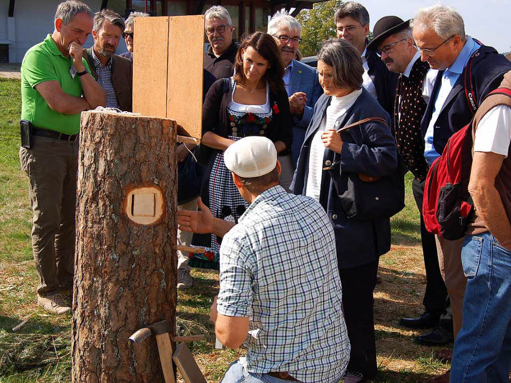 Informationen ber Honig und die Zeidlerei gab es beim Stand des Goldenhofes aus Dachsberg.