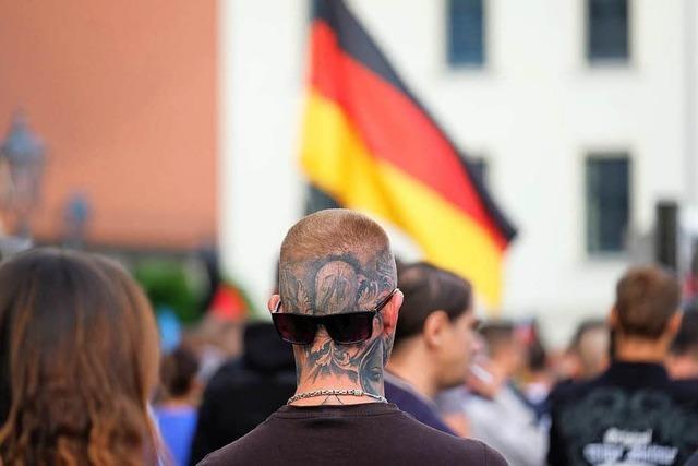 1400 Demonstranten ziehen wieder durch Kthen – zunchst friedlich