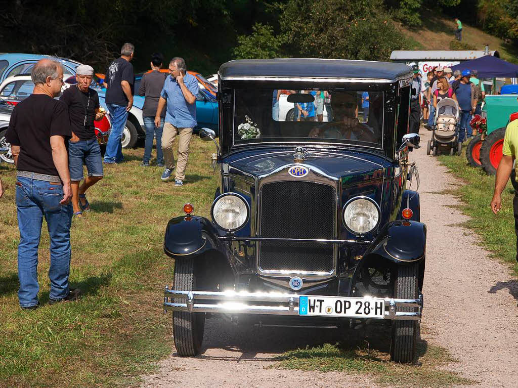 Mehr als 230 Fahrzeuge gab es bei der Oldtimer- und Schlepperausstellung zu sehen, die der Musikverein Dossenbach organisiert.