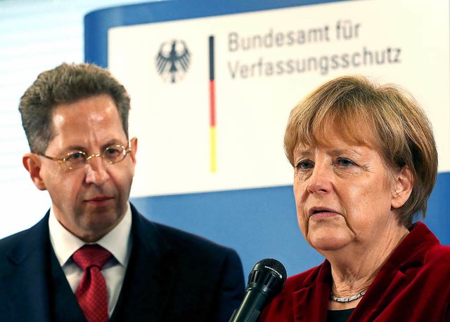 Hans-Georg Maaen und Angela Merkel  | Foto: dpa