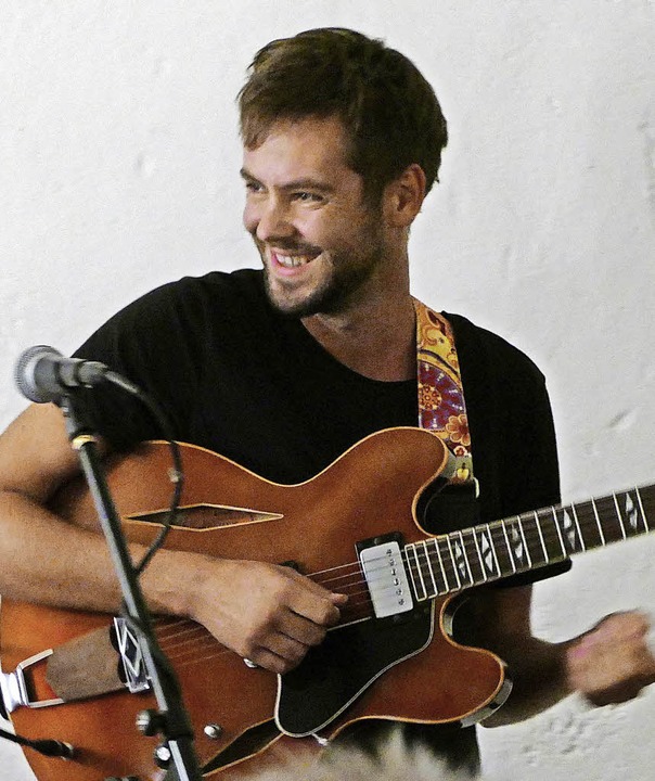 Musikalisch und humorvoll: Michael Oertel  | Foto: Margareta Holzreiter